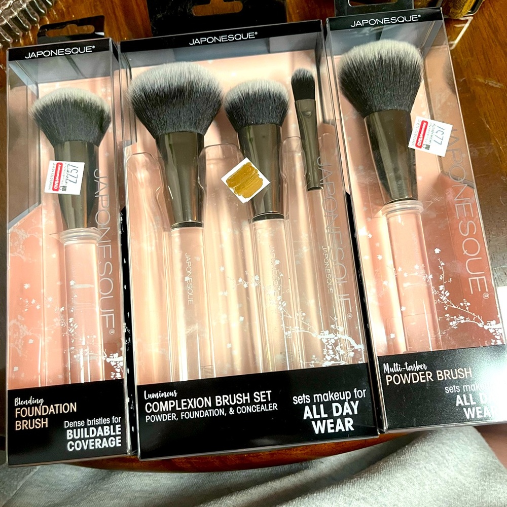 NIB - JAPONESQUE makeup brush sets. Foundation, powder, concealer, etc.